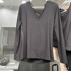 BKE Black V-Neck Long Sleeve Top